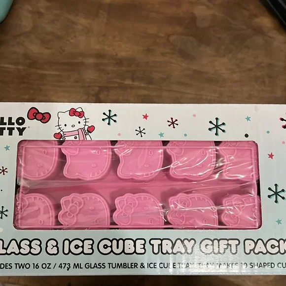 Hello Kitty Glass and Ice Cube Tray Gift Pack - Picture 3 of 4